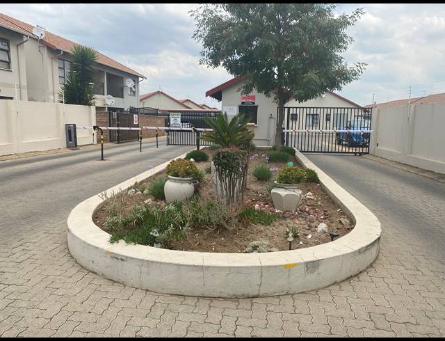 3 BEDROOM SECTIONAL TITLE FOR SALE IN PARKRAND